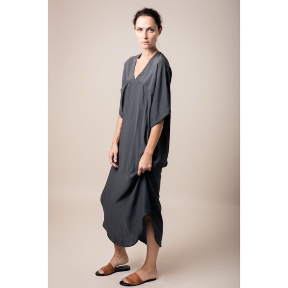 Smythe Dresses & Skirts - Smythe Grey V-Neck Midi Length Dress Size Small Petite